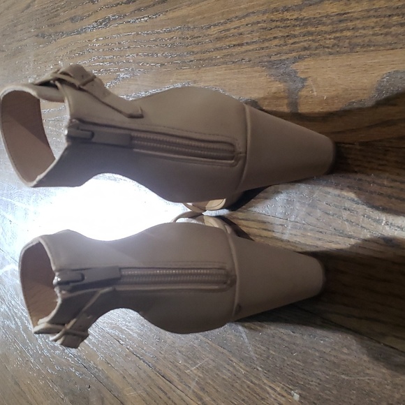 Open Toe Tan Wedges - Picture 5 of 10